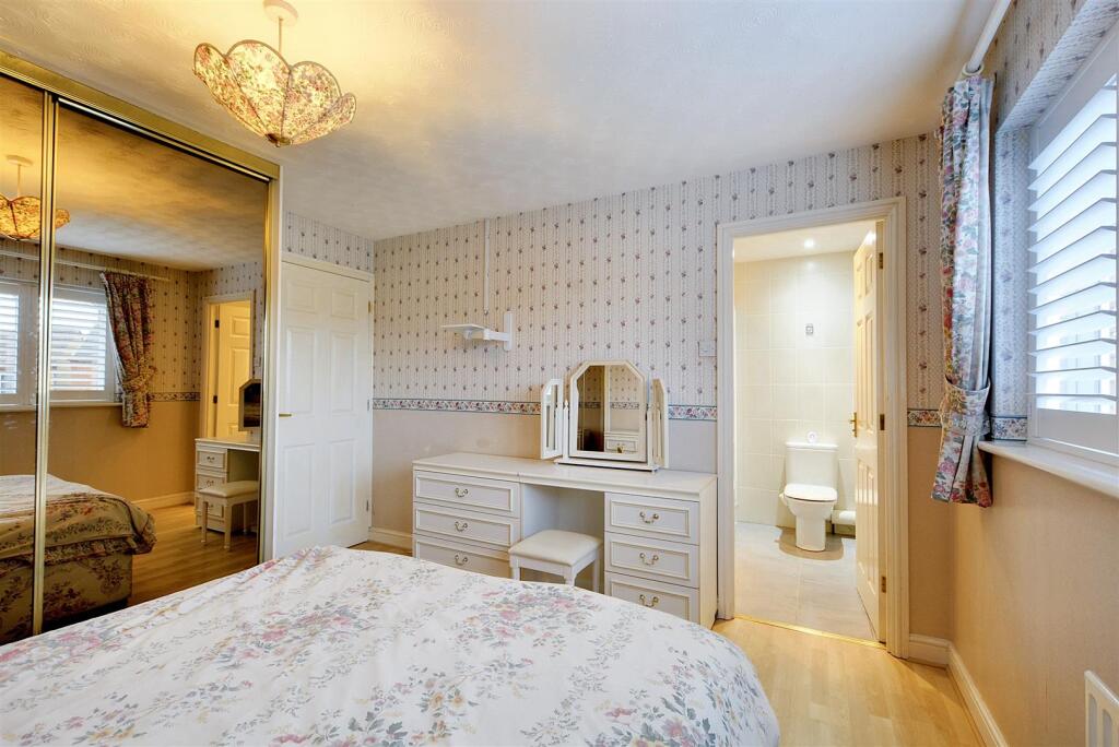 Bedroom 1_1.jpeg