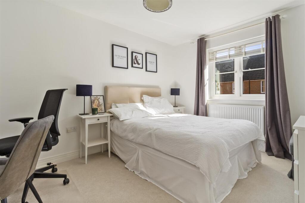7 Acacia Avenue_007.JPG