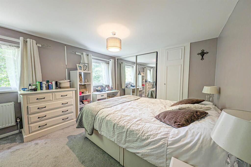 Bed 1.jpg