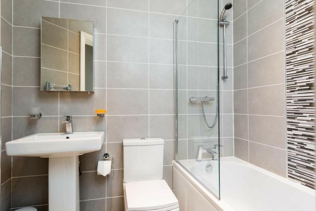 166586_100714019328_IMG_04_0000