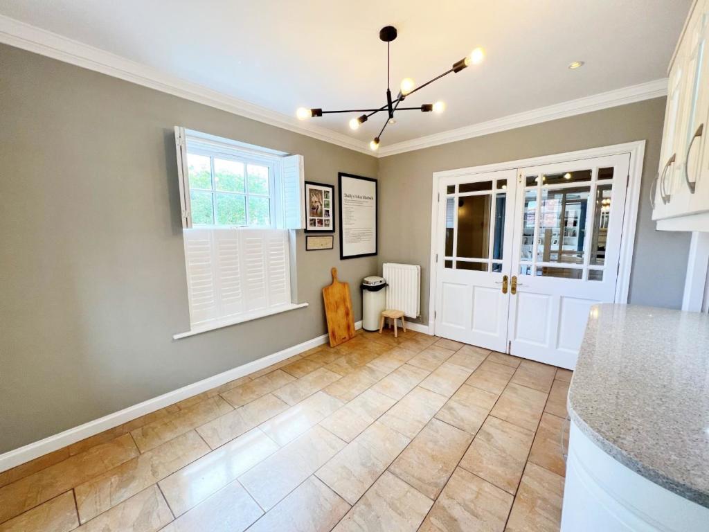Kitchen pic 8.jpg