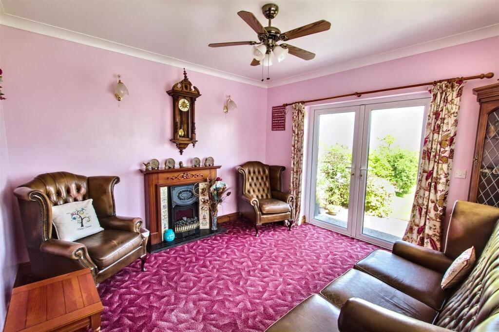 Sitting room/bedroom 3