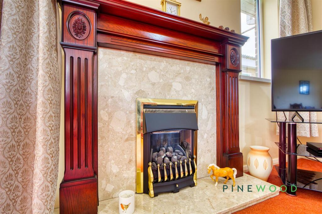 SITTING / DINING ROOM