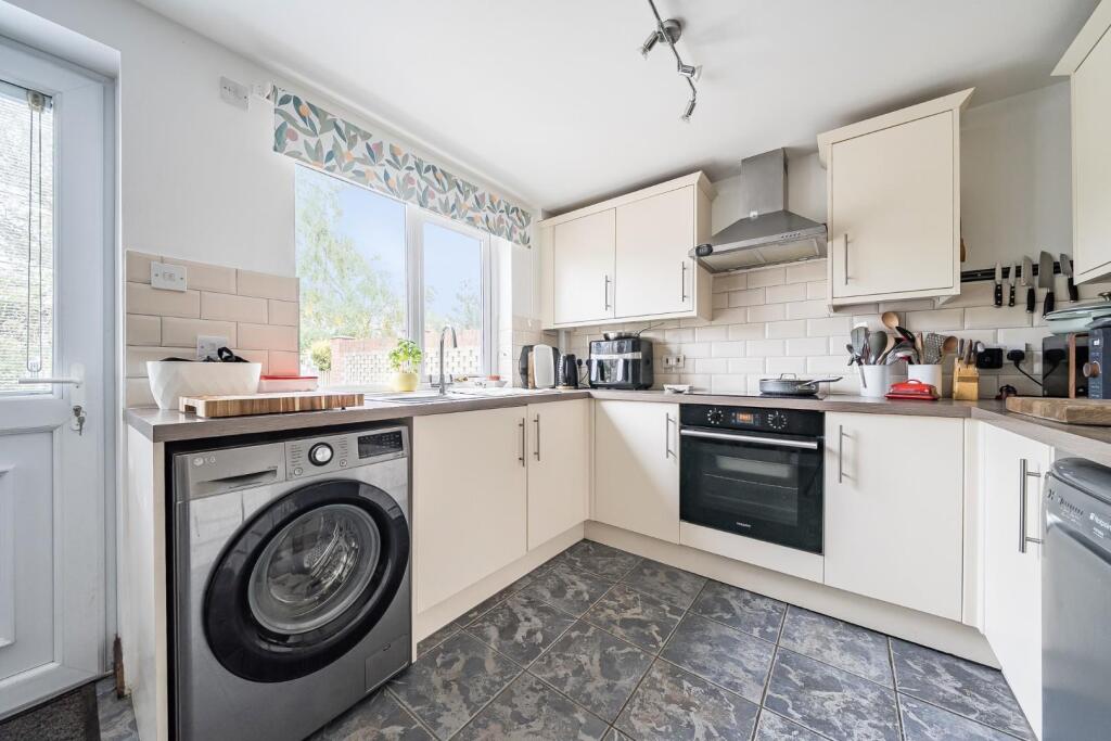 Kitchen corner 1.jpg