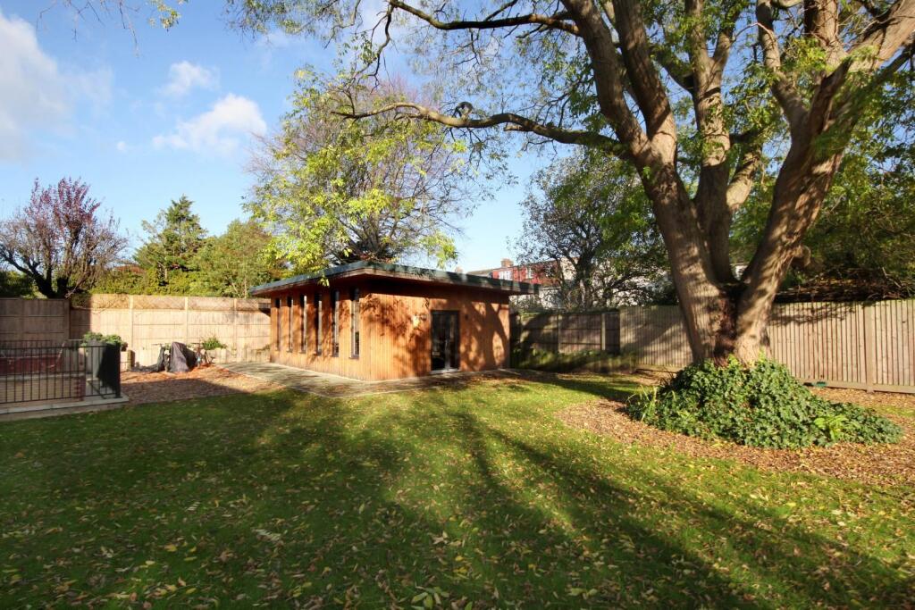 GV- 34 Gunnersbury Ave- Garden (3).jpg