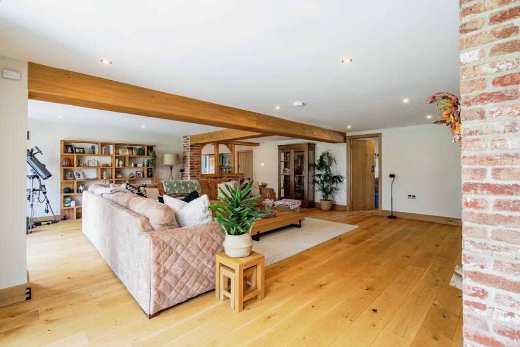 Lounge / Dining Room