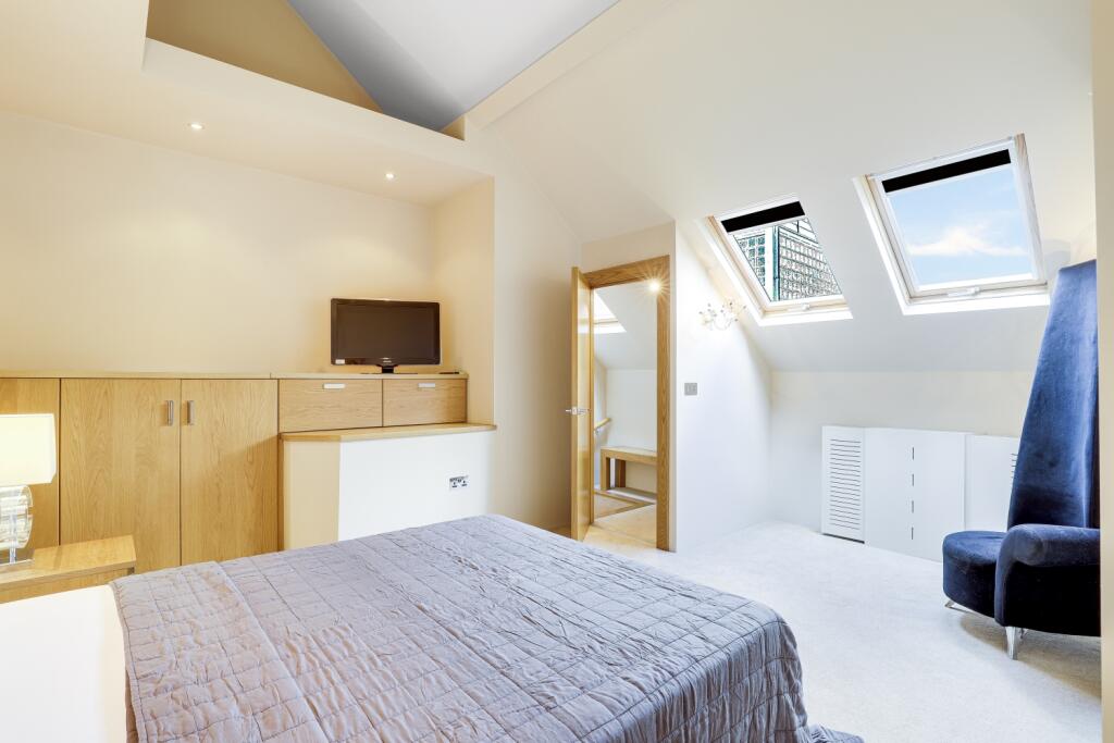 32 CASTLE B HARRY HIGH RES (2)