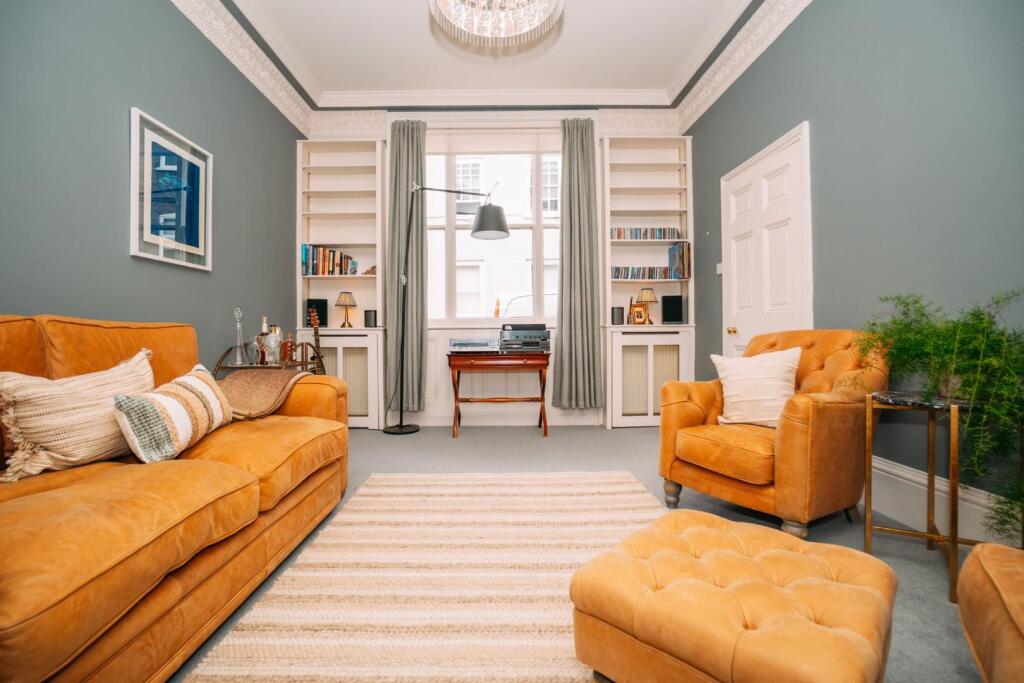 14 Guildhall-56 [Sitting Room] 02.jpg