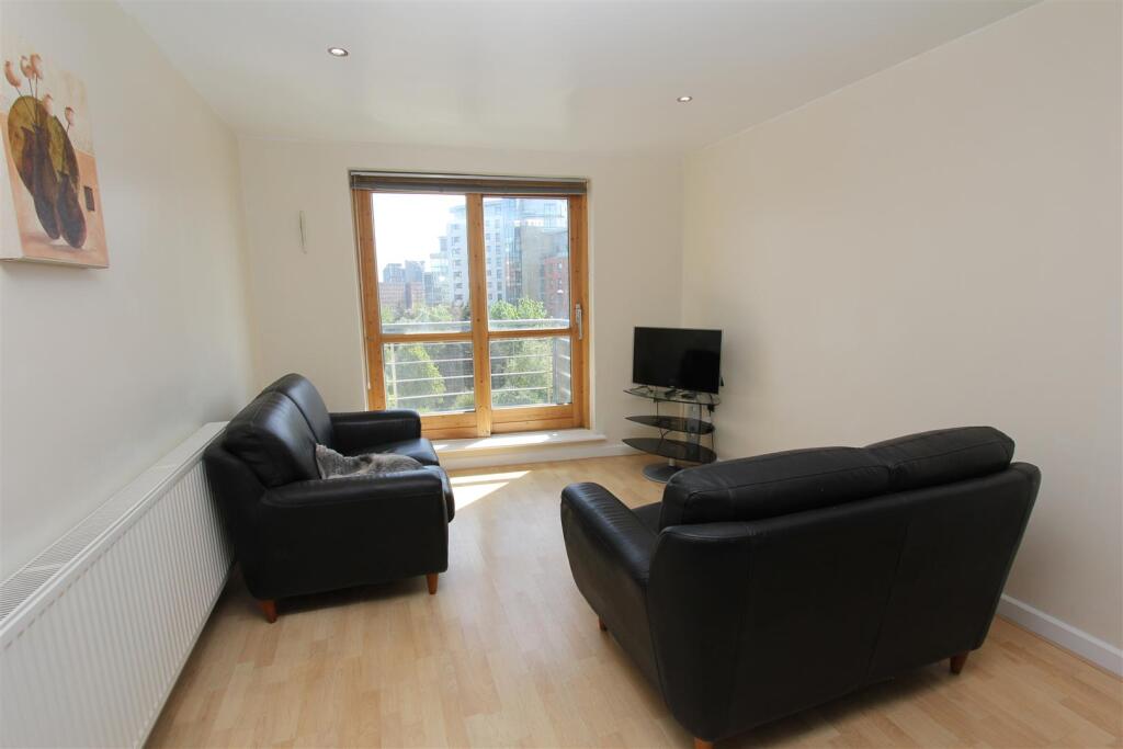 Living Room3.JPG