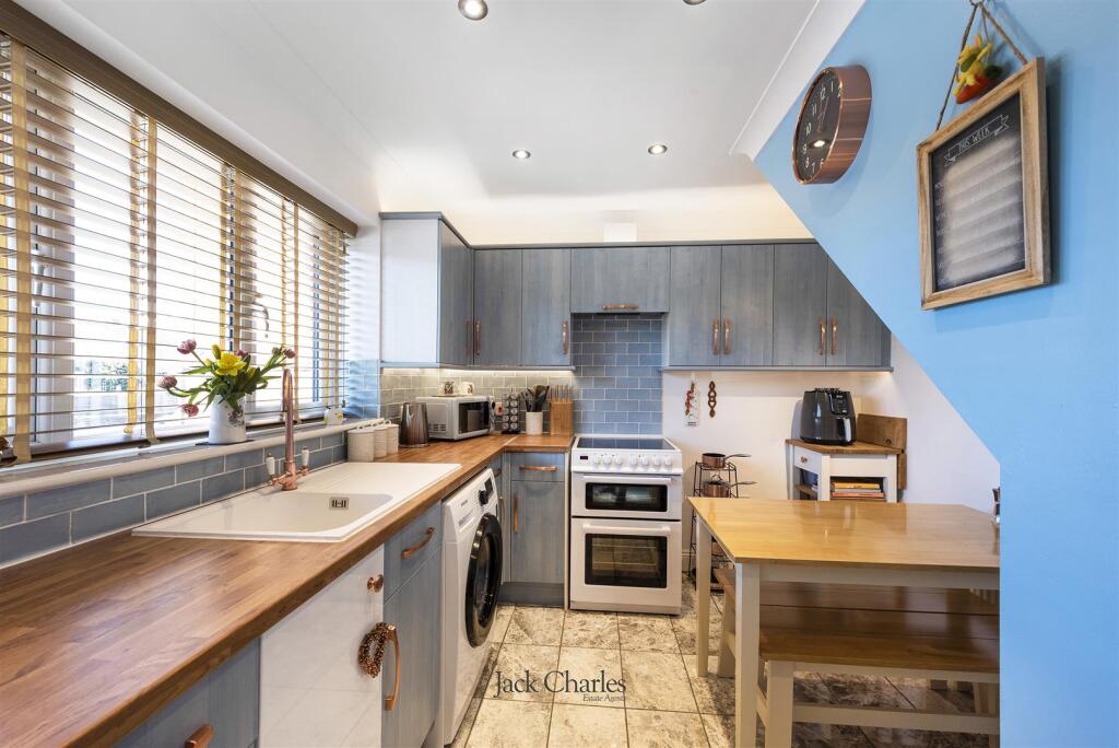 Robin Cottage, TN12 5AR 002.jpg