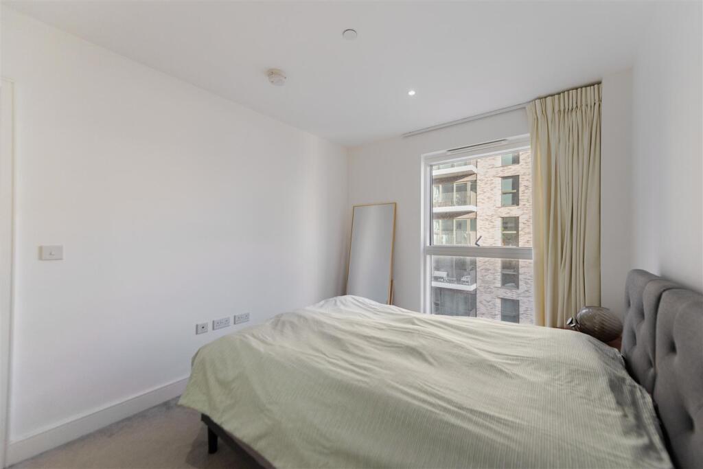 Master Bedroom          .jpg