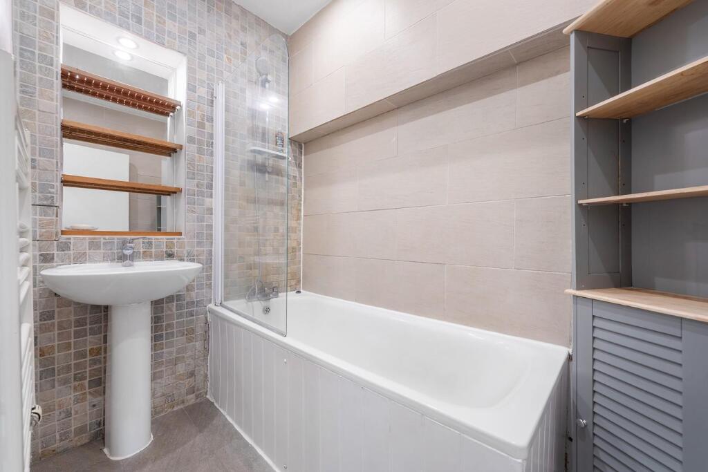Bathroom.JPG