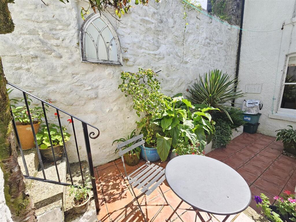 Courtyard (2).jpg