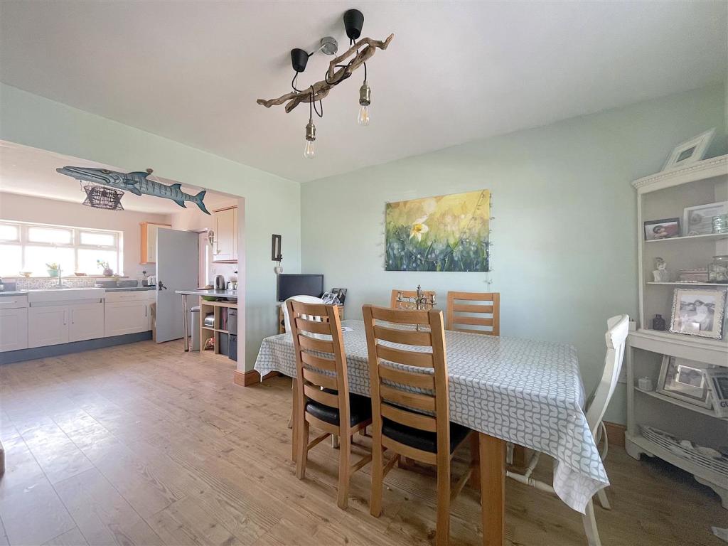 Kitchen:Dining Room (1).jpeg
