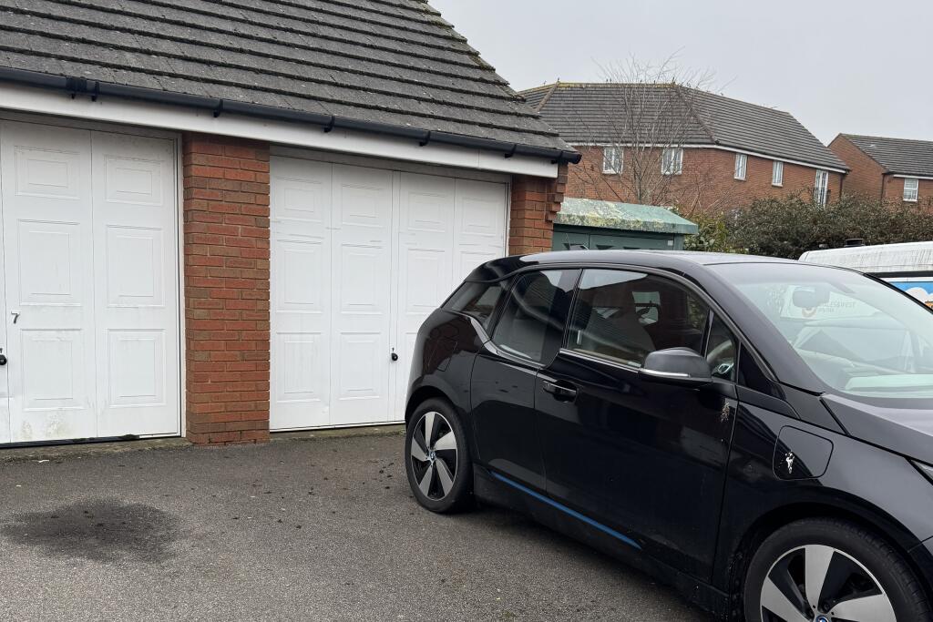 Garage &amp; parking