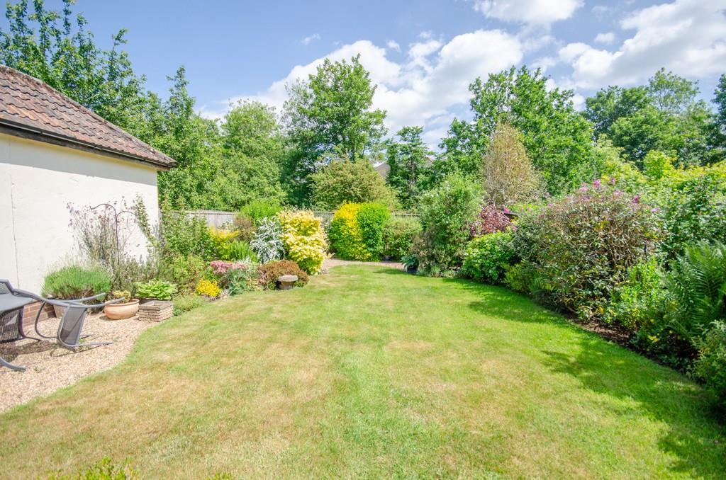 Rear garden pic 2.jpg