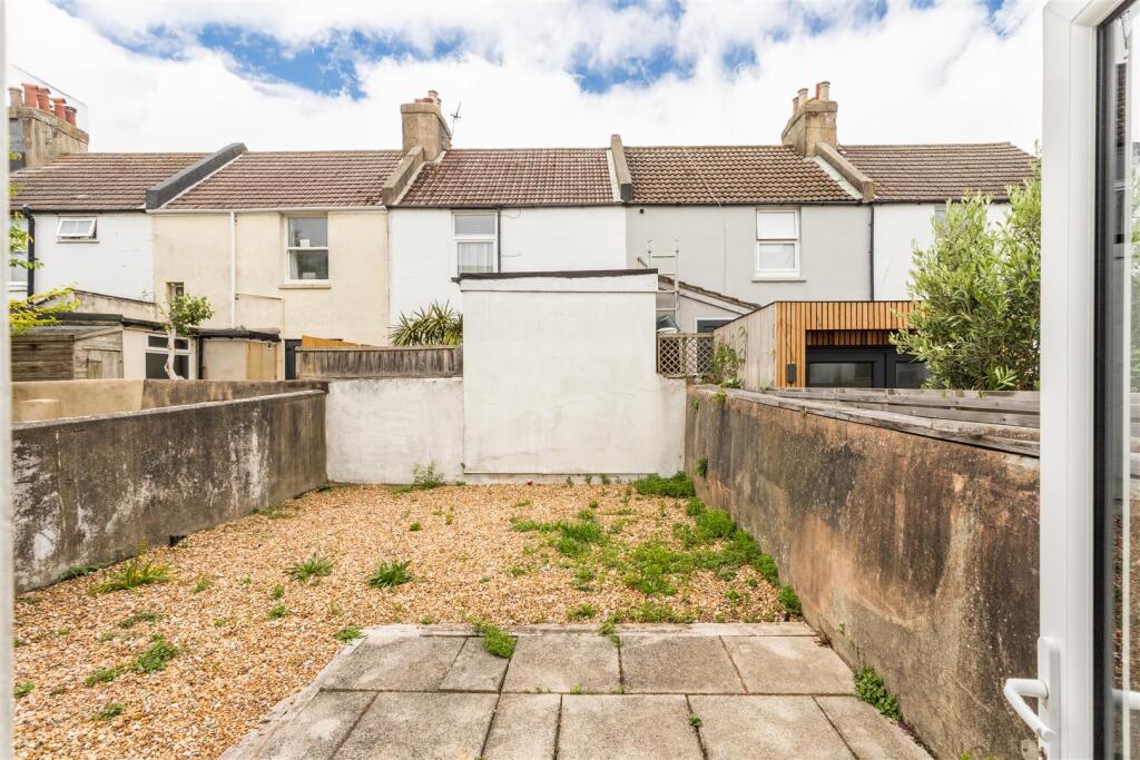 Flat 2, 73 Queens Park Road-13.jpg