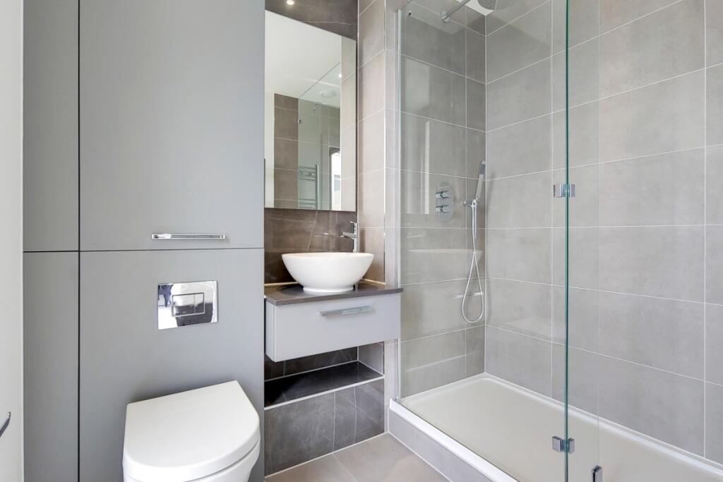 14_Master_Ensuite_8