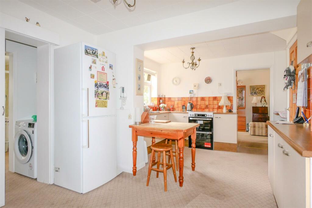 KITCHEN/BREAKFAST ROOM