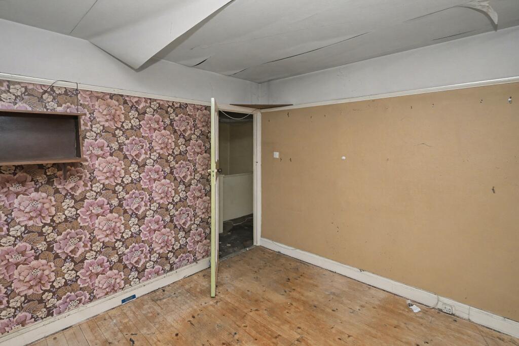 11 Meadway, Enfield, EN3 6NT