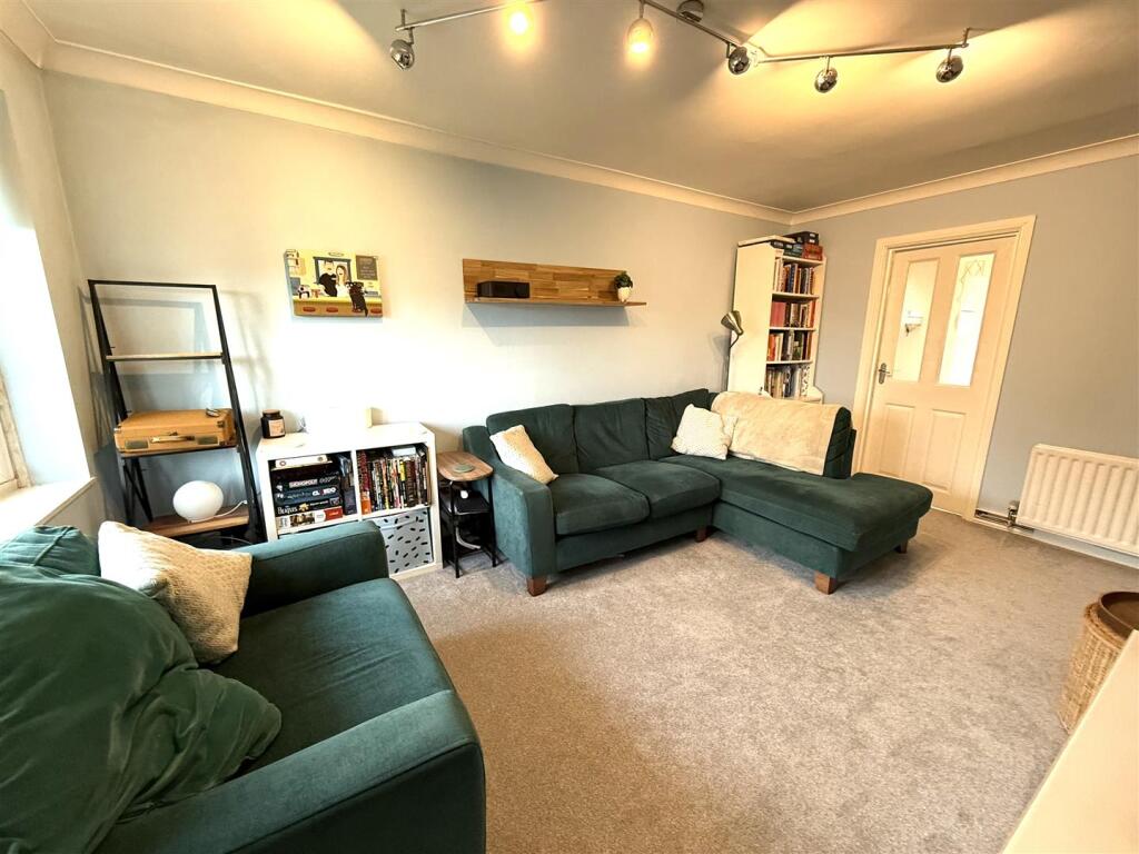 7 green lounge 3.jpeg