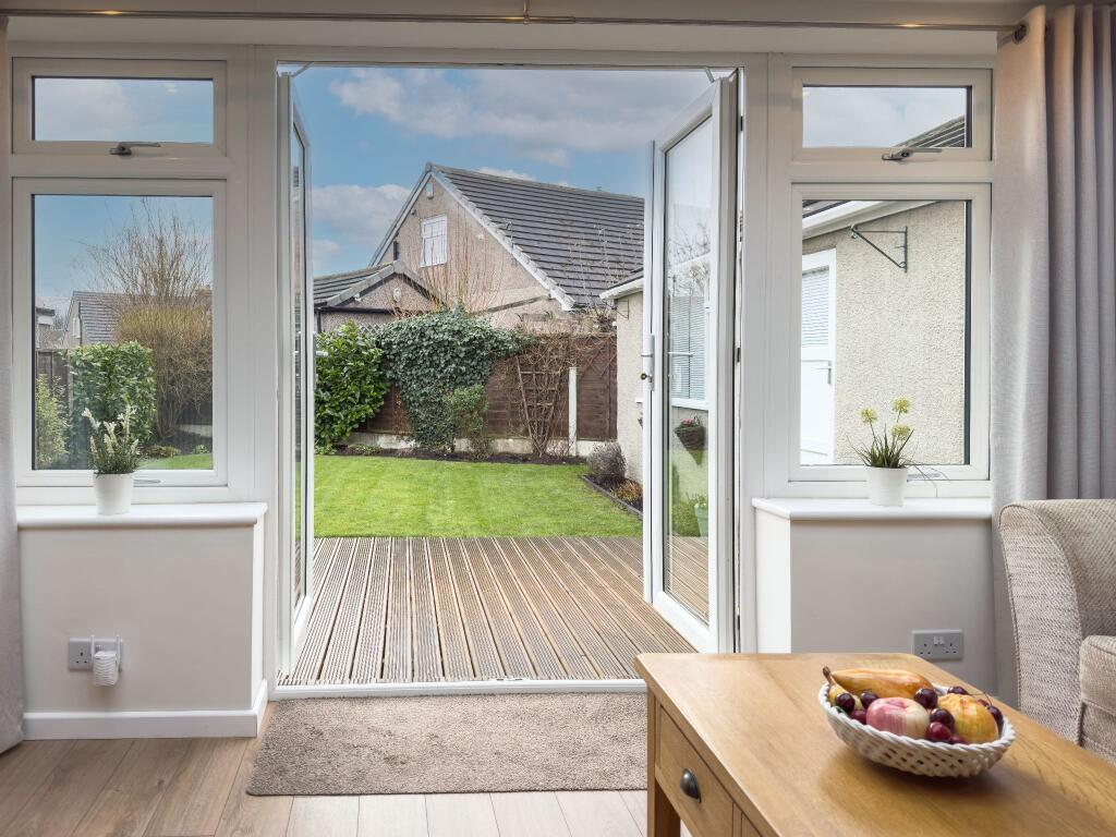Access to the rear garden