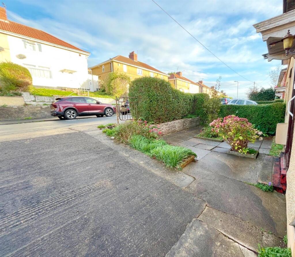 Front garden and driveway.jpg