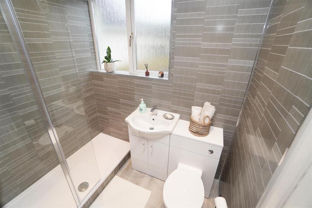 bathroom1.jpg