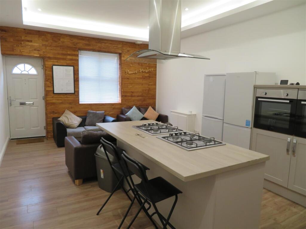 63 Fawcett Lounge (2).JPG