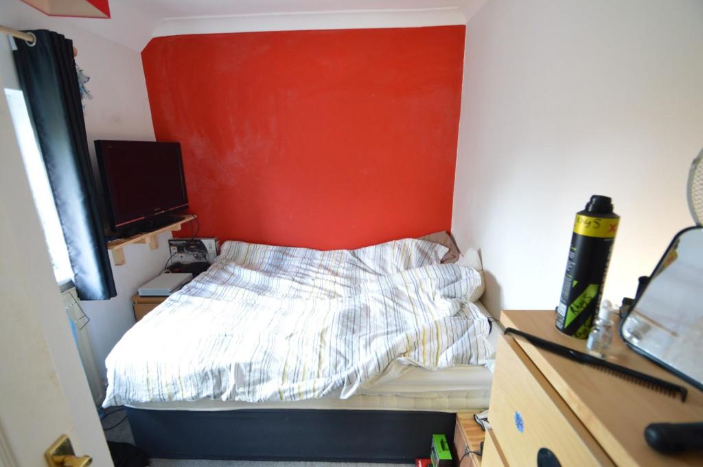 35 The Causeway bedroom three.JPG