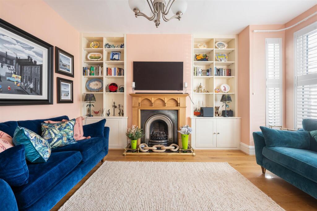 Gordon Road, E18
