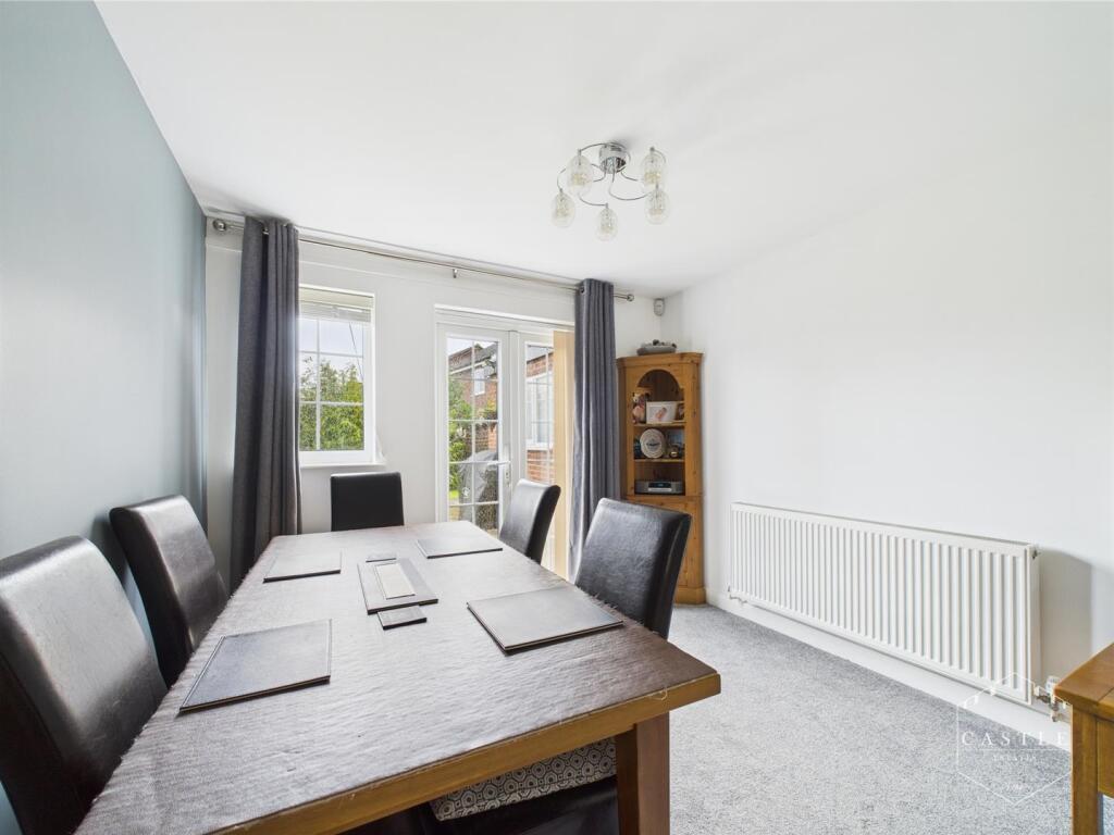LOUNGE/DINING ROOM