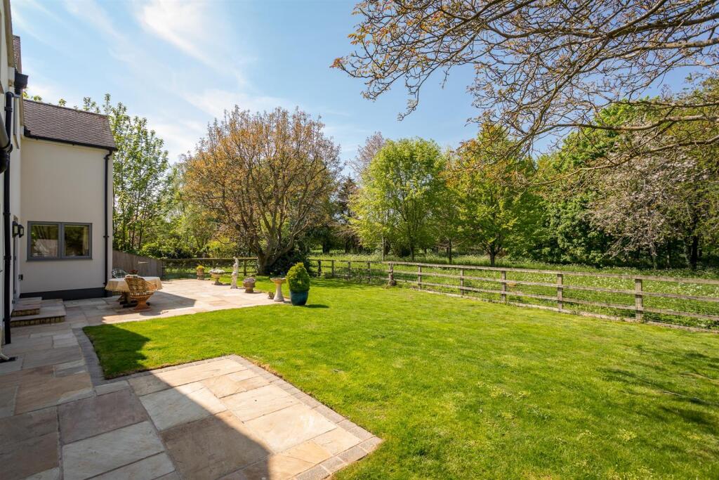 30 - The Bee Garden - GL7 5JF - Web.jpg