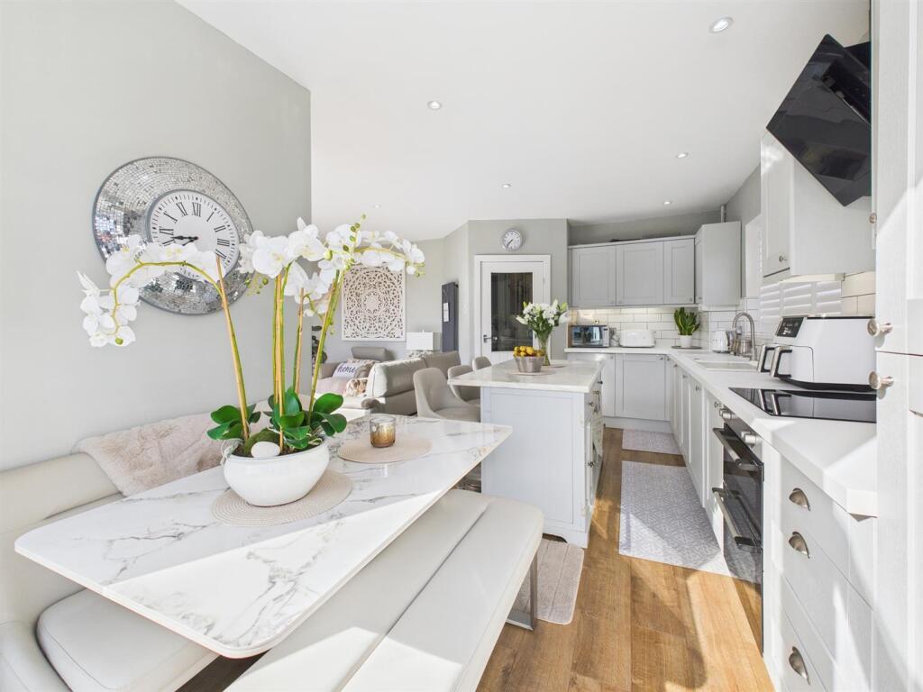 Kitchen: