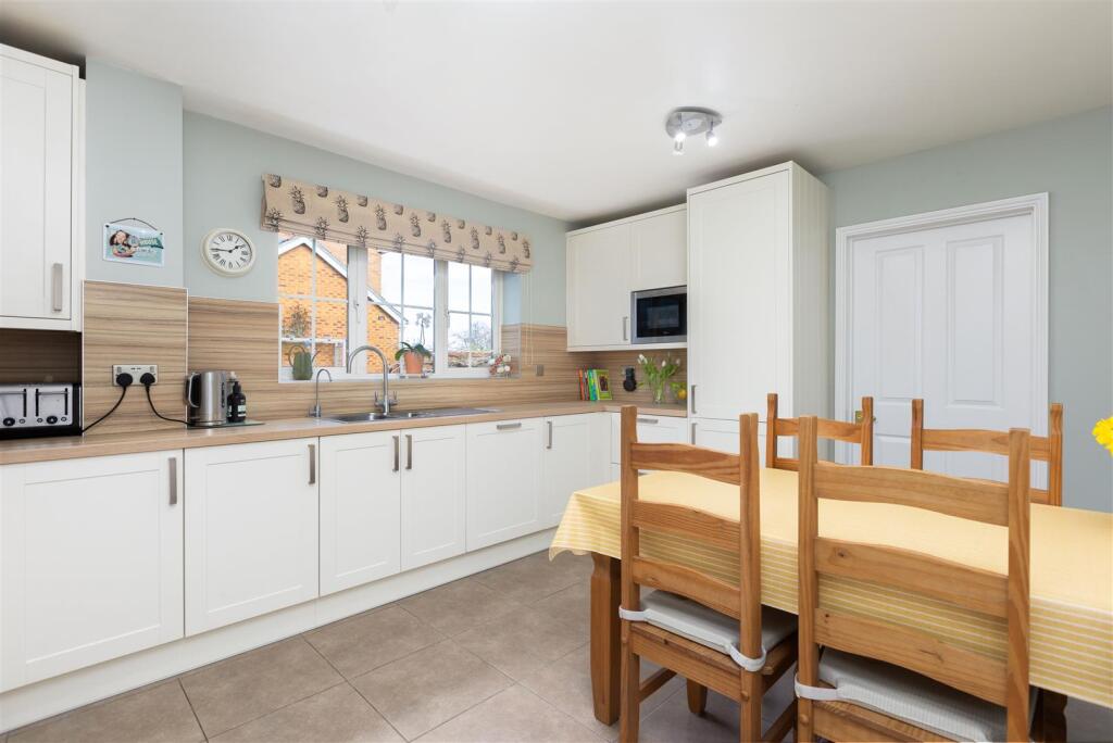 Kitchen/Breakfast Room