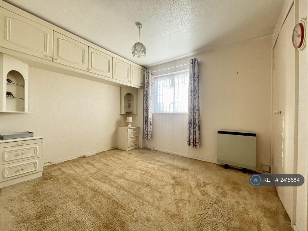 Main Double Bedroom 