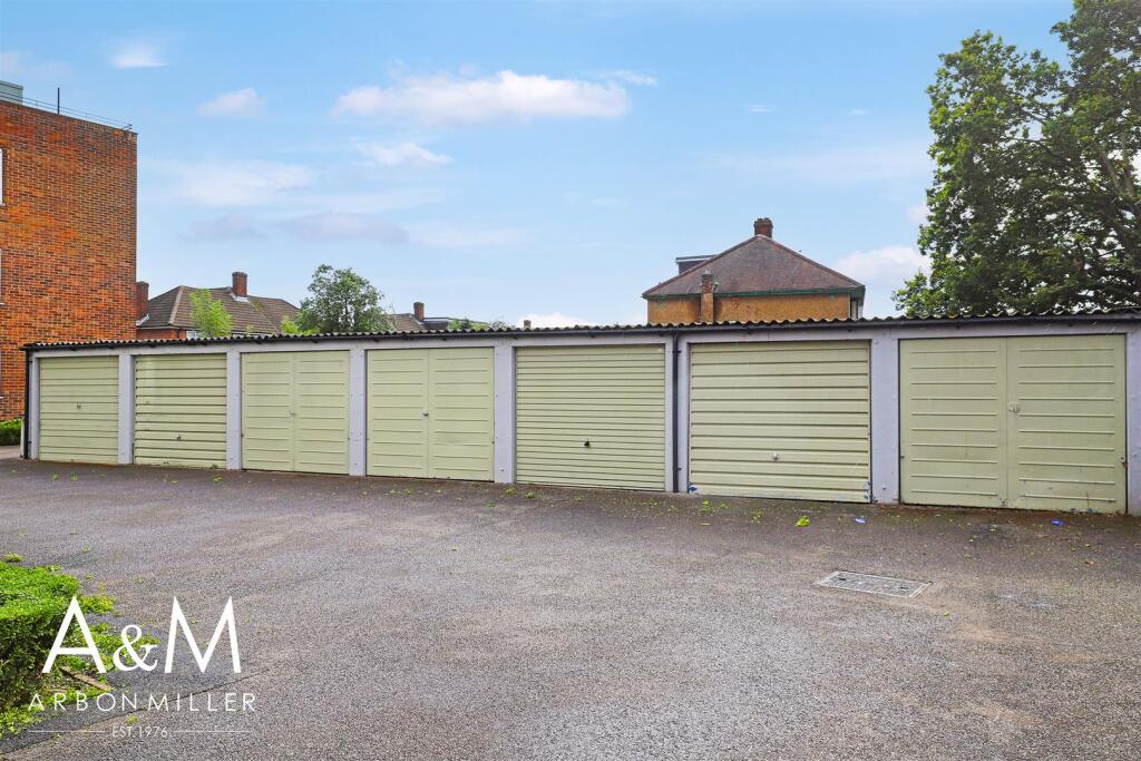 GARAGE EN-BLOCK
