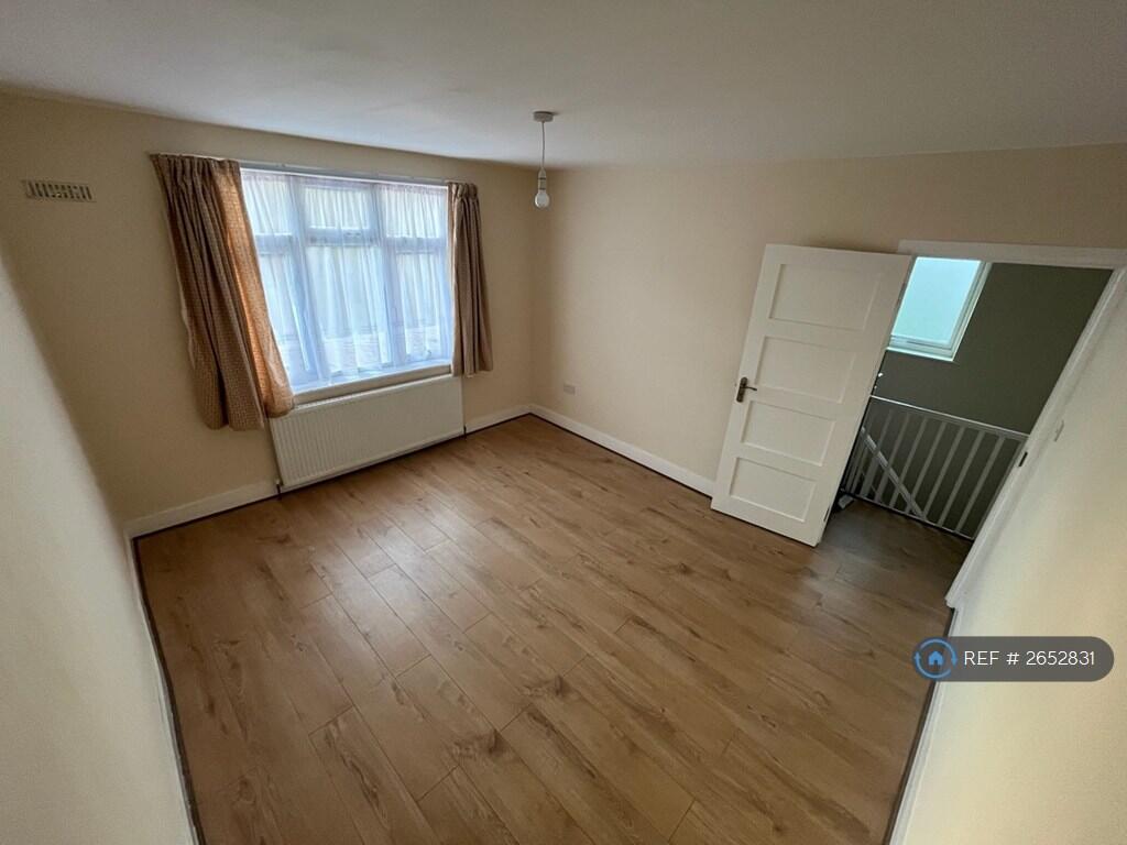 Upstairs Bedroom 2