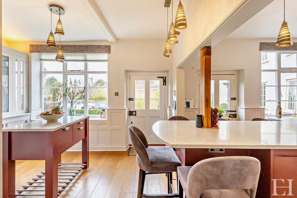 8643202-interiorW...