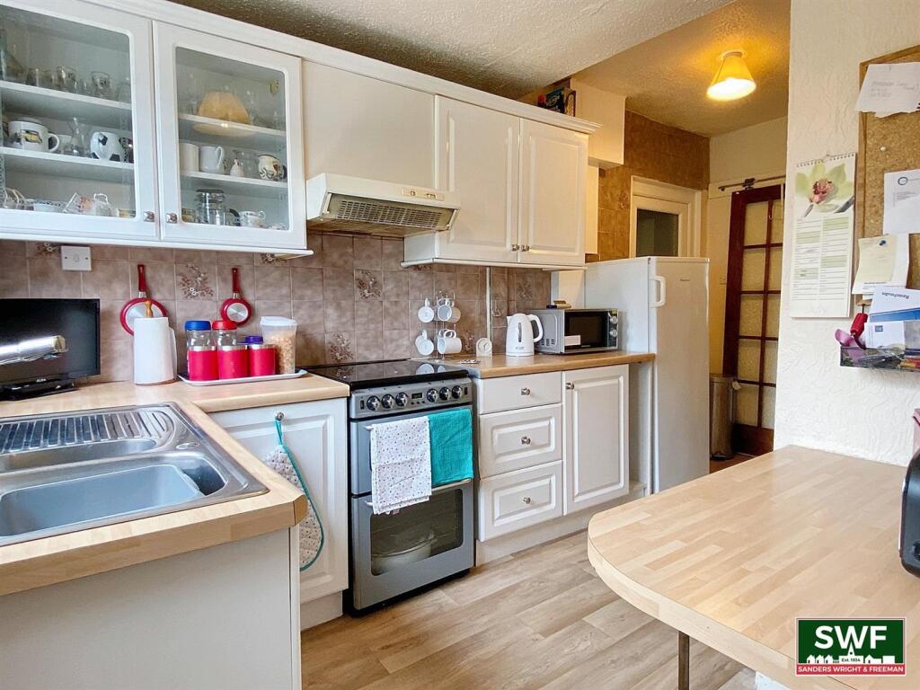 Kitchen4.jpg