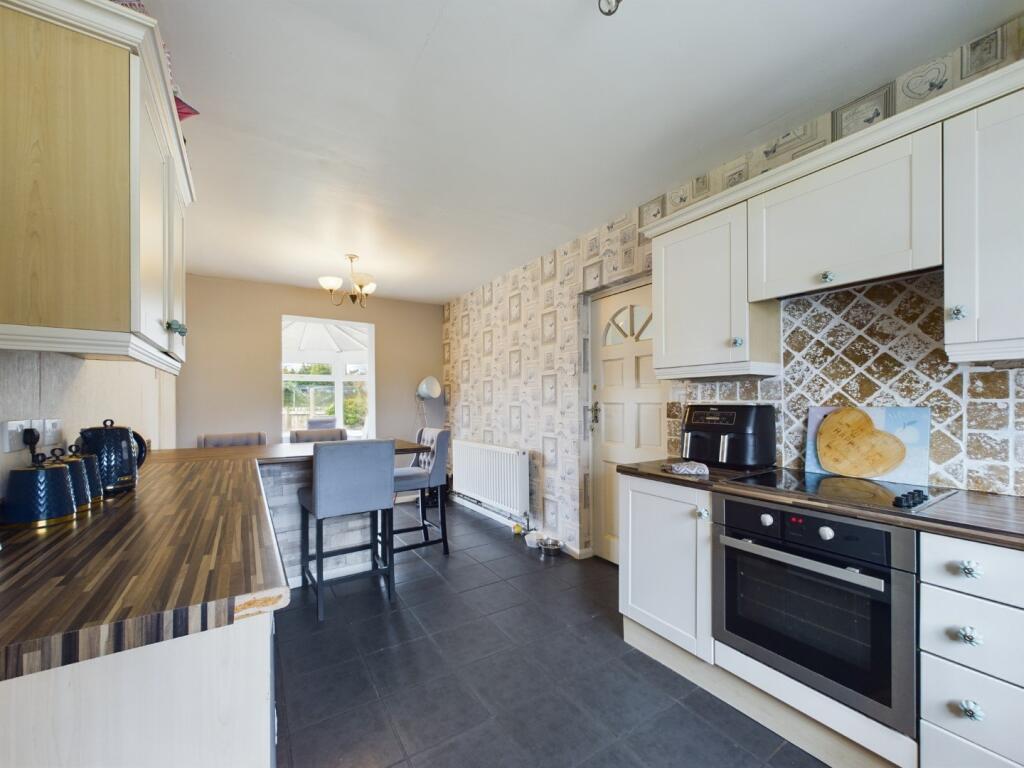 Kitchen/Breakfast Area