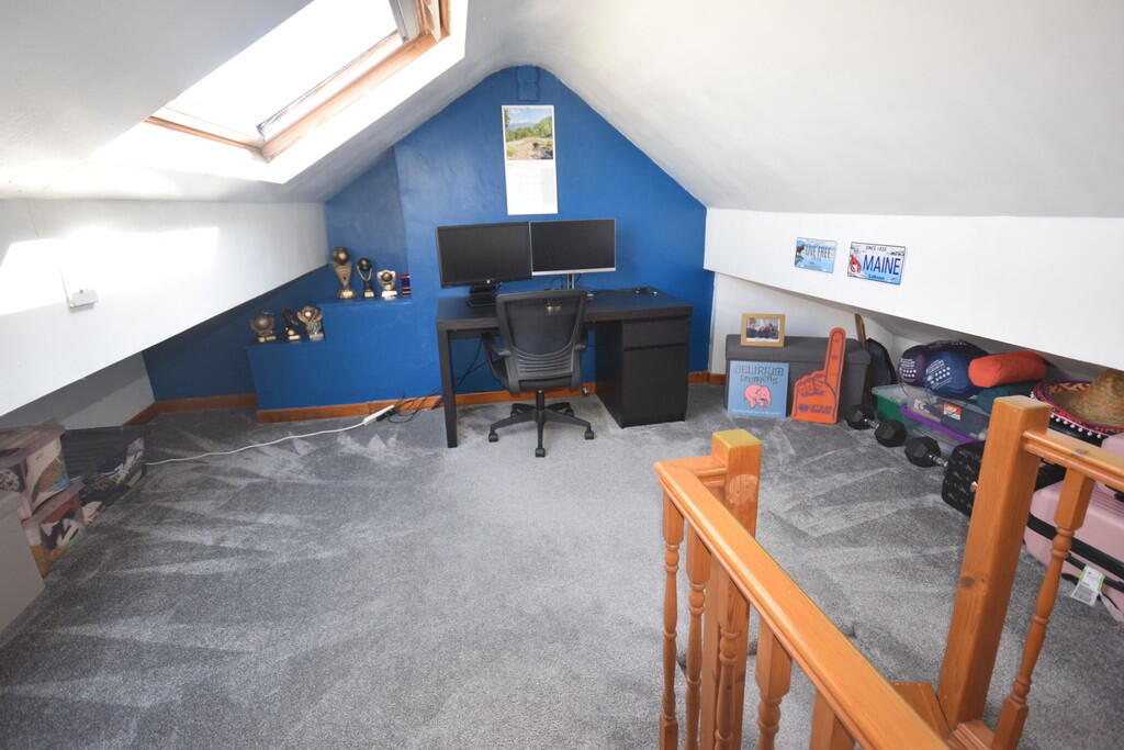 LOFT  ROOM 