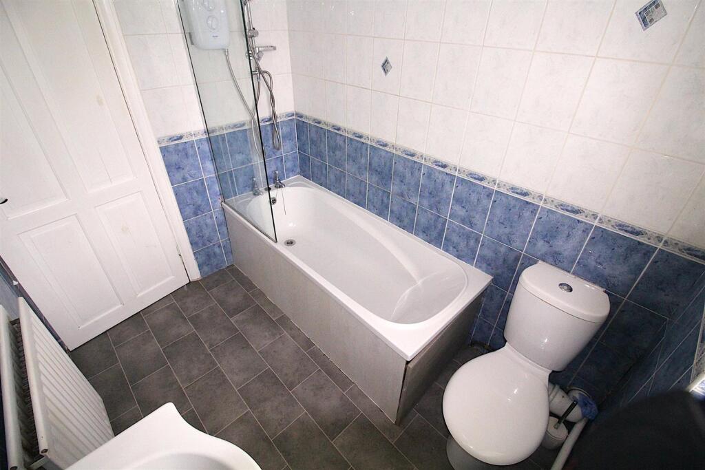 Bathroom.JPG