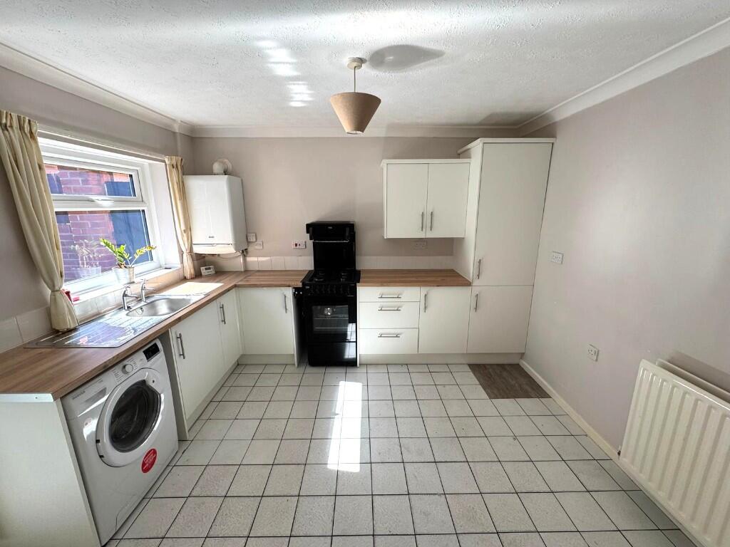 KITCHEN / DINER