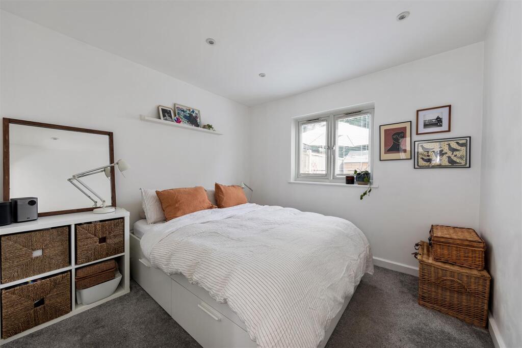 Farmilo Road, E17