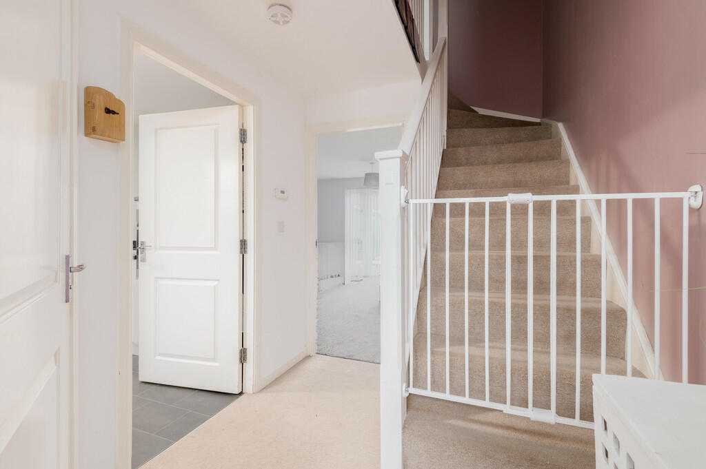 8 Rose Whittle Av...