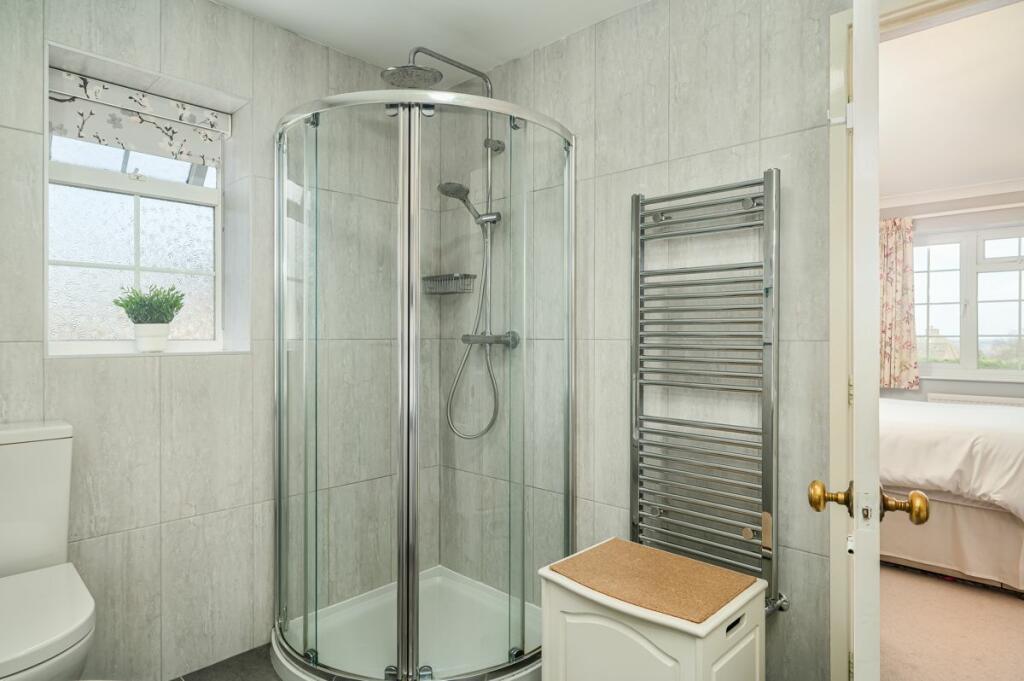 Master bedroom en-suite