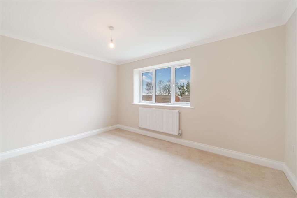 Bedroom 1.jpg