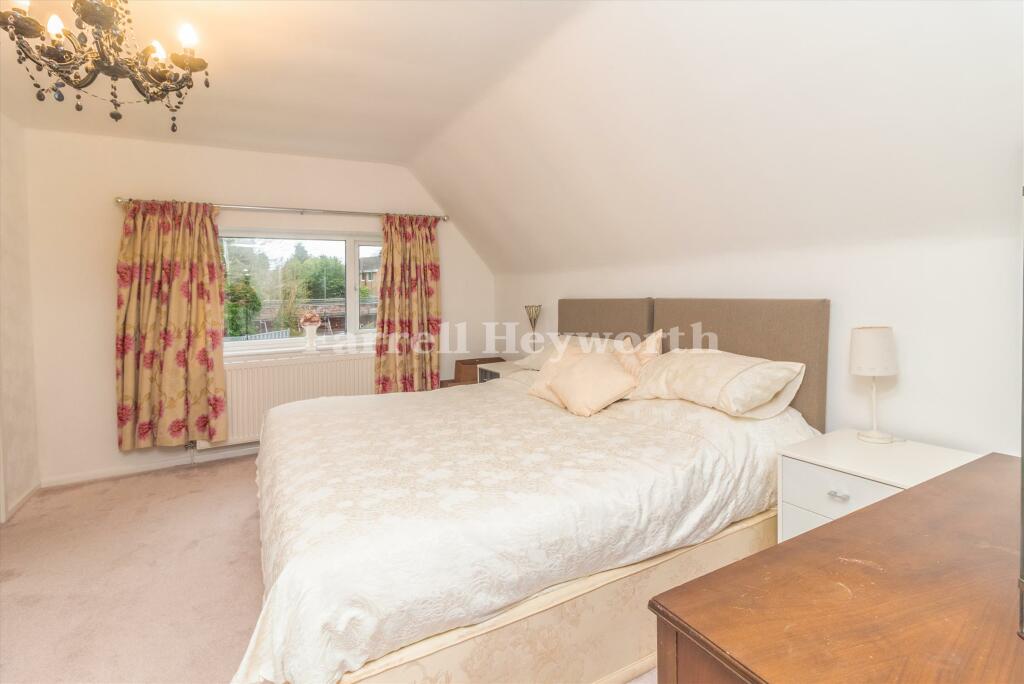 Bedroom 1 image 2