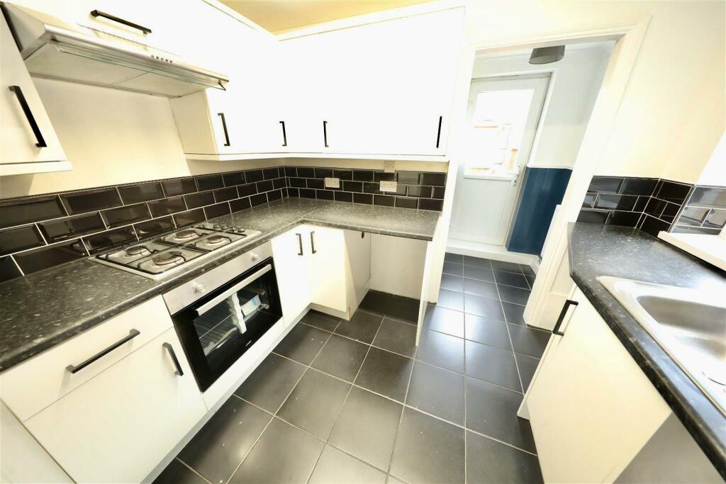 3 Beresford - Kitchen.jpg